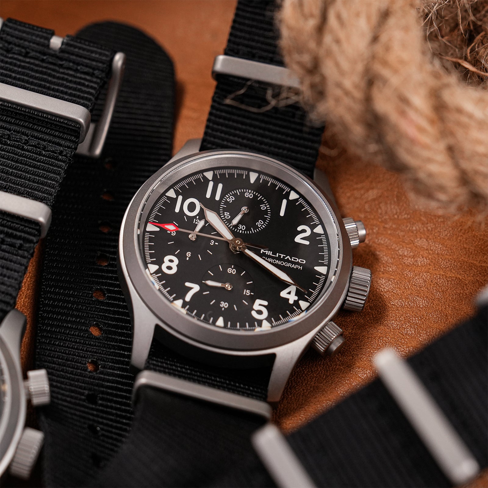 Reloj cronógrafo de cuarzo Militado Retro VK67 con 3 esferas