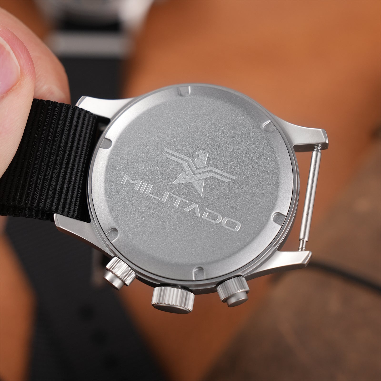 Reloj cronógrafo de cuarzo Militado Retro VK67 con 3 esferas